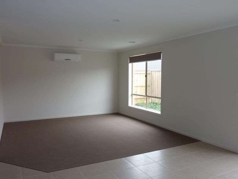 27 Stanhope Place, Pakenham VIC 3810