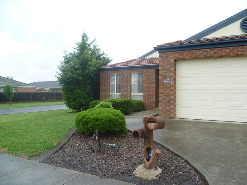 17 Gowrie Place, Cranbourne VIC 3977