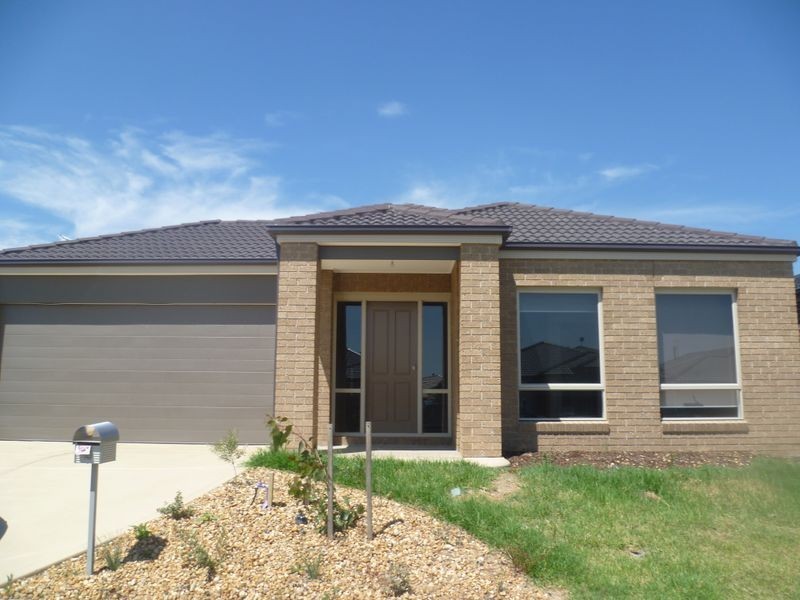 10 Hanoverian Street, Cranbourne VIC 3977