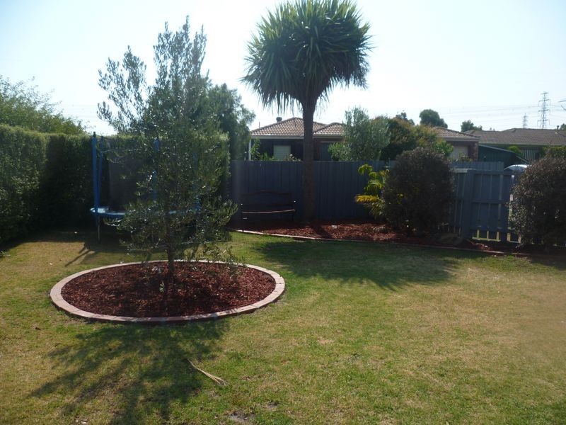 6 Orlit Close, Cranbourne VIC 3977