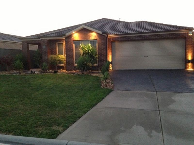 17 Maddock Drive, Cranbourne VIC 3977