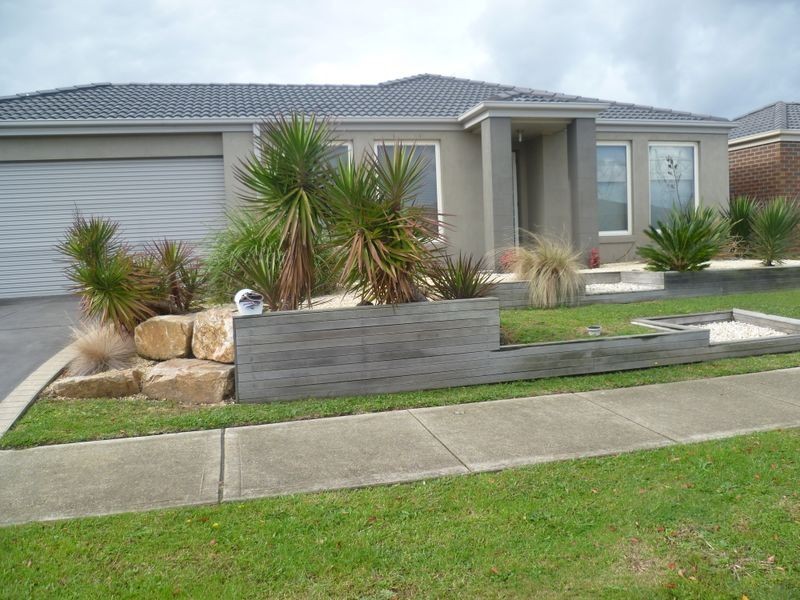 7 Robusta Avenue, Cranbourne VIC 3977