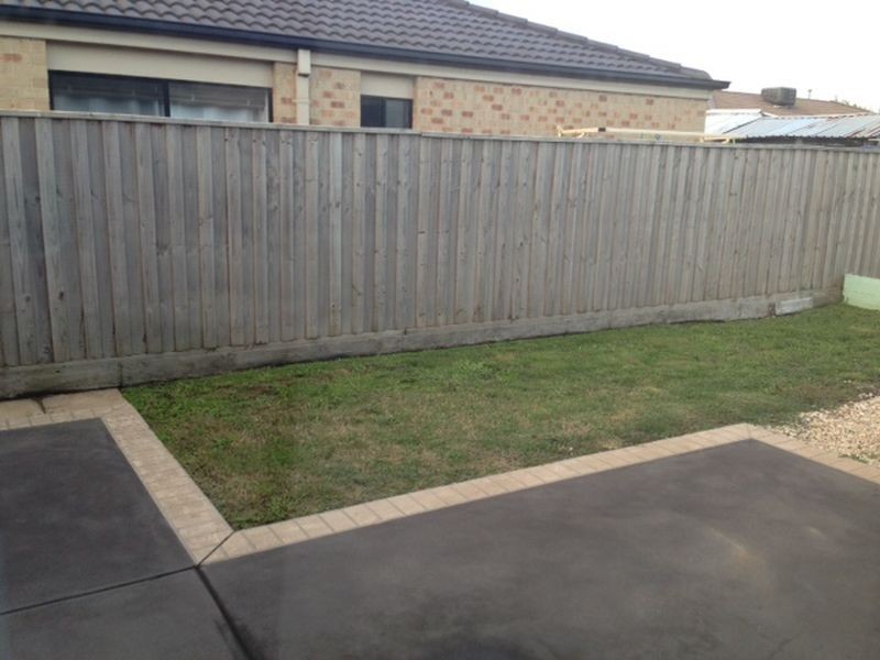 7 Robusta Avenue, Cranbourne VIC 3977