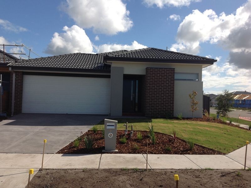 2 Stonebank Grove, Cranbourne VIC 3977