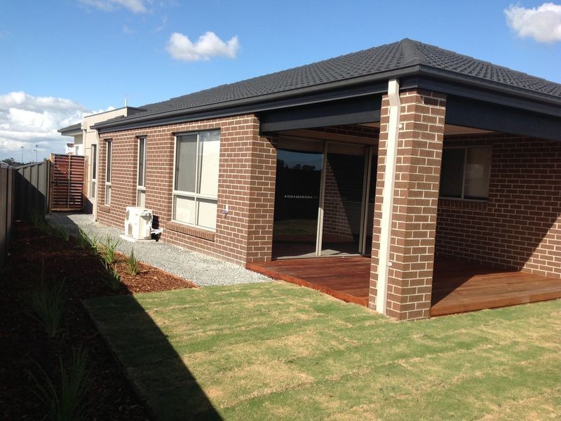2 Stonebank Grove, Cranbourne VIC 3977