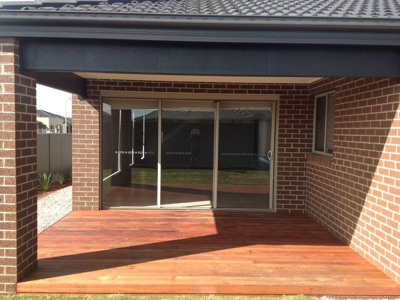 2 Stonebank Grove, Cranbourne VIC 3977