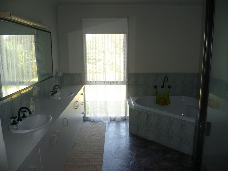 35 Bourke Road, Cranbourne VIC 3977