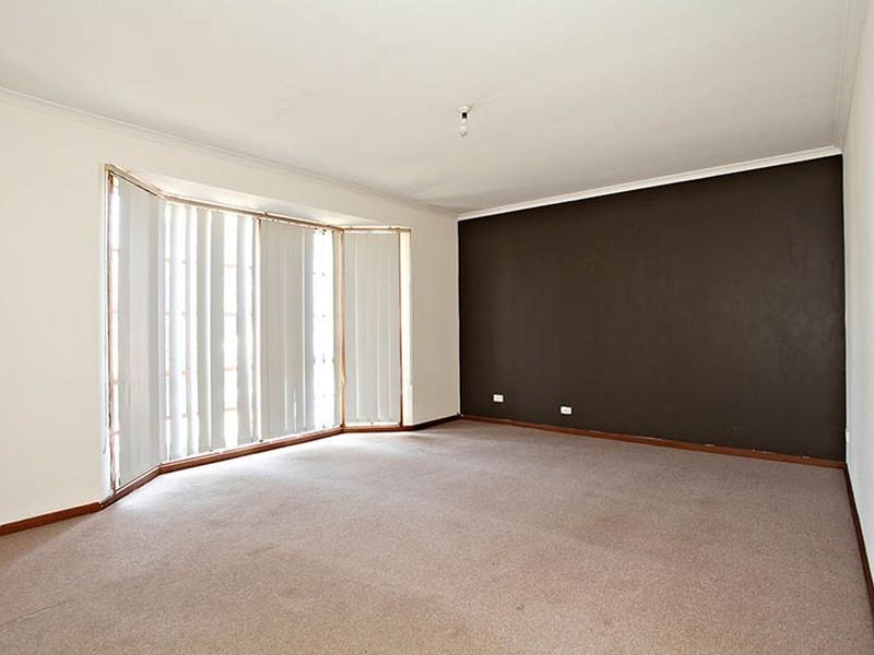 4 Navarre Drive, Cranbourne VIC 3977