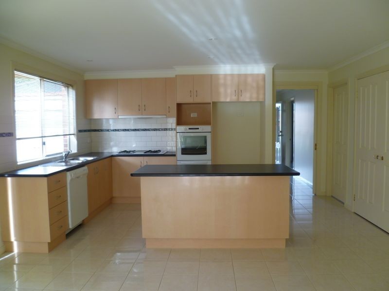 11 Formby Place, Cranbourne VIC 3977