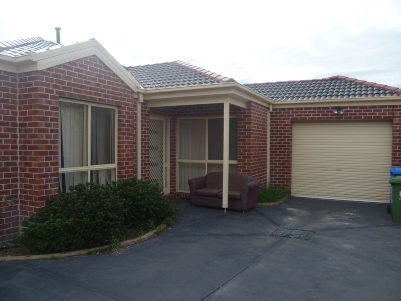 2/6 Macey Street, Cranbourne VIC 3977