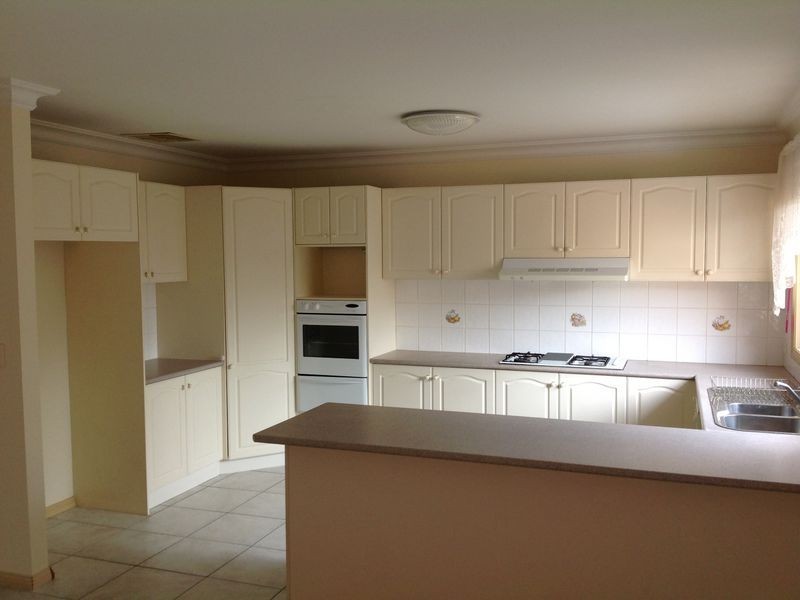 3 Lindenow Court, Cranbourne VIC 3977