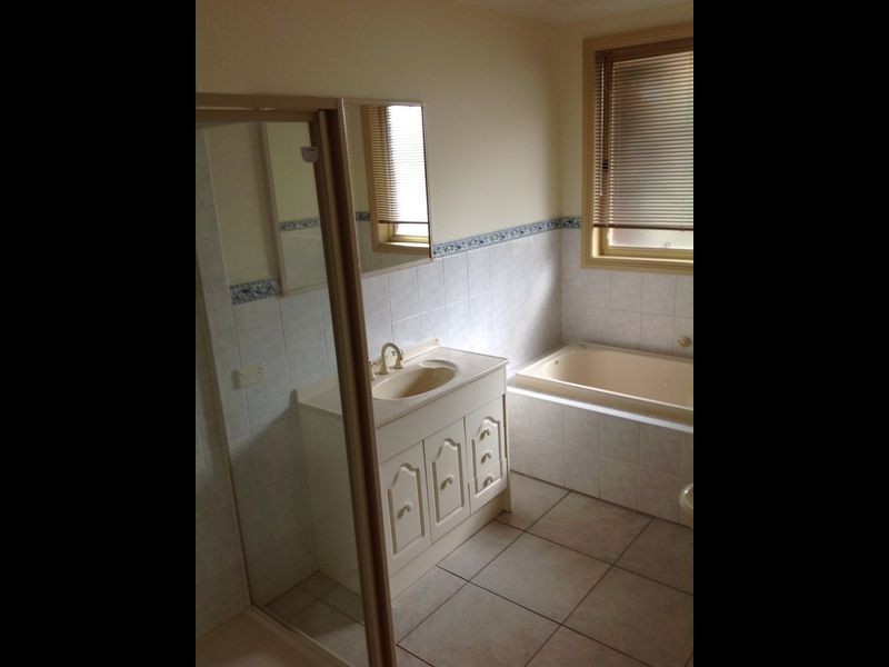 3 Lindenow Court, Cranbourne VIC 3977