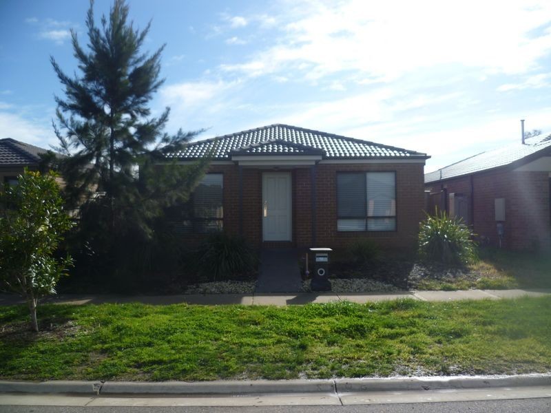 12 Rammer Way, Cranbourne East VIC 3977