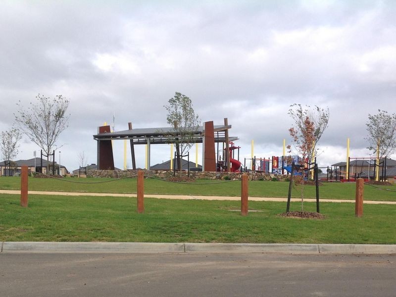 16 Pyrenees Road, Clyde VIC 3978