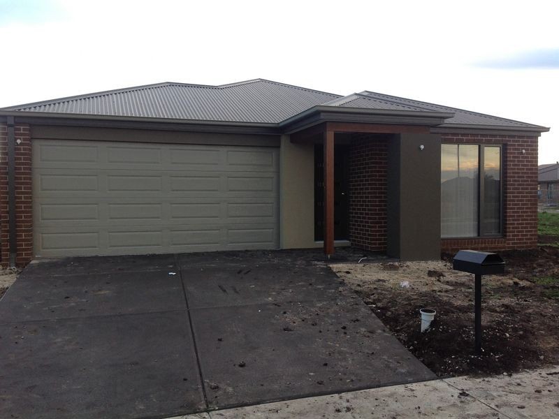 24 Pinebank Avenue, Cranbourne VIC 3977