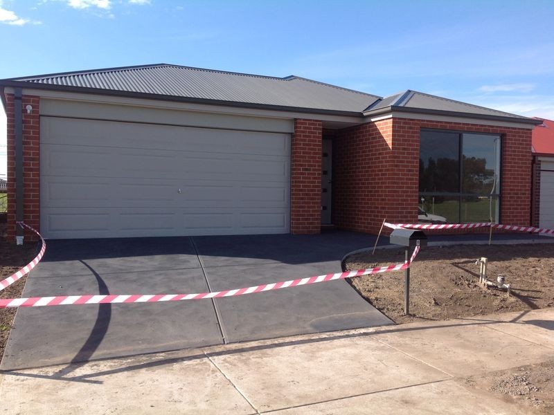 9 Mariposa Grove, Cranbourne VIC 3977