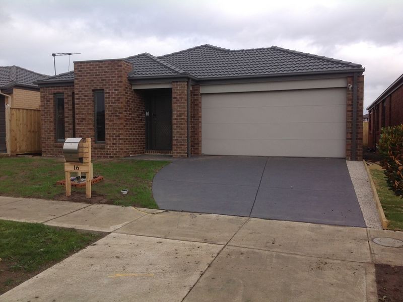 16 Pyrenees Road, Clyde VIC 3978