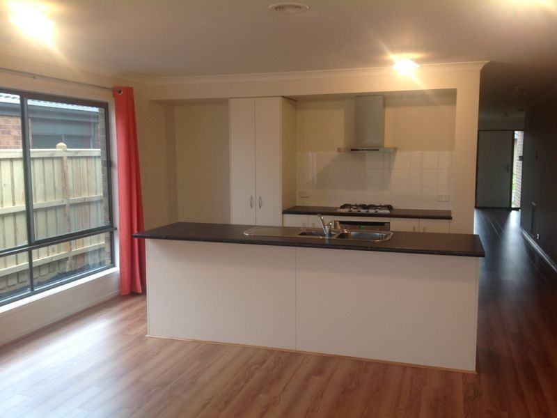 16 Pyrenees Road, Clyde VIC 3978