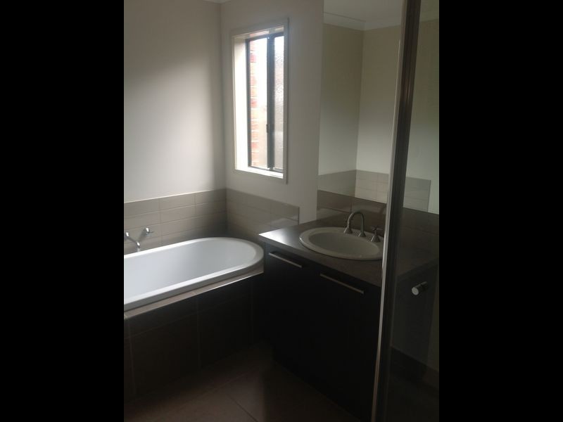 19 Challenger Circuit, Cranbourne VIC 3977