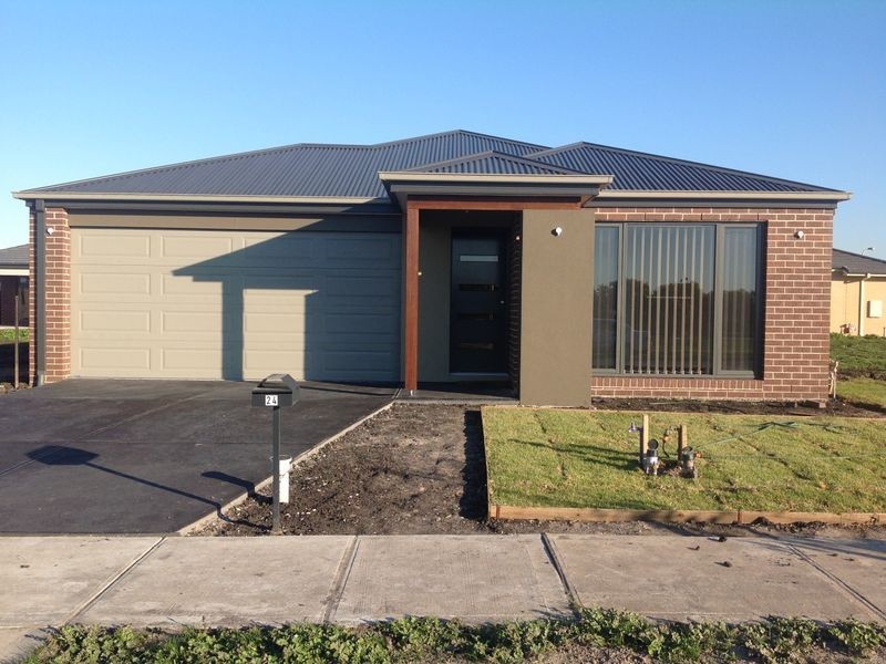 24 Pinebank Avenue, Cranbourne VIC 3977