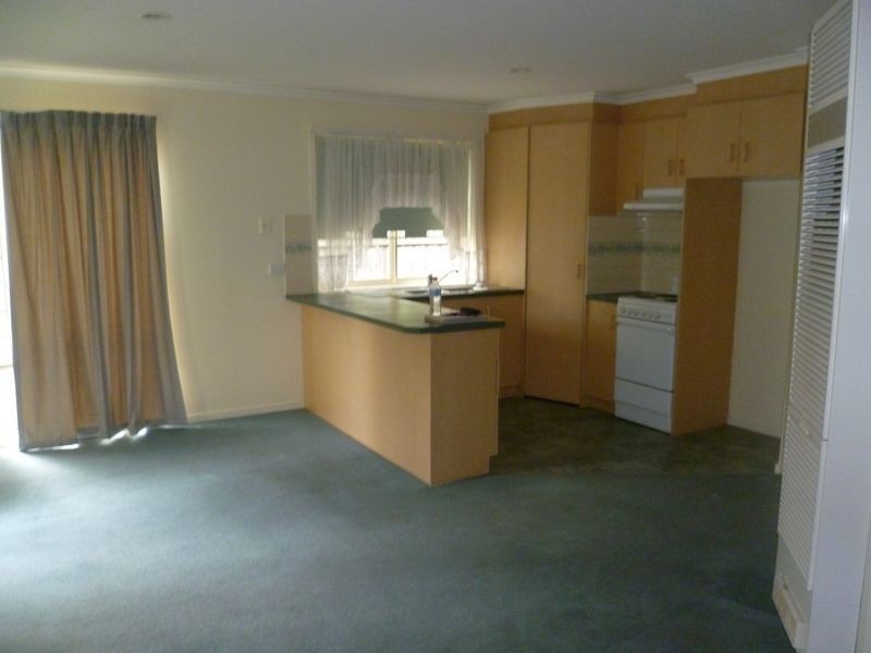 11 Dunmore Court, Cranbourne VIC 3977