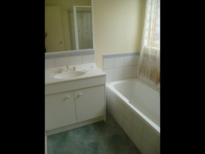 11 Dunmore Court, Cranbourne VIC 3977