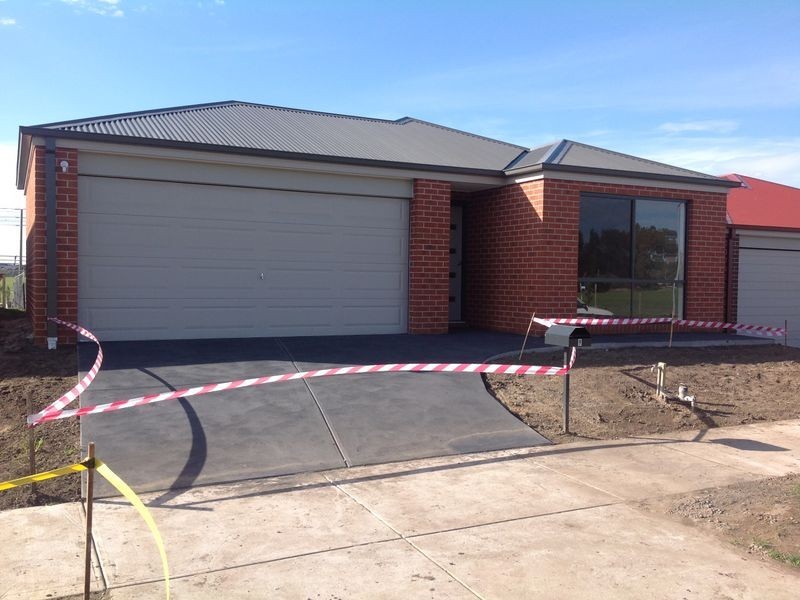 9 Mariposa Grove, Cranbourne VIC 3977