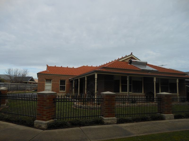37 Sunningdale Crescent, Cranbourne VIC 3977