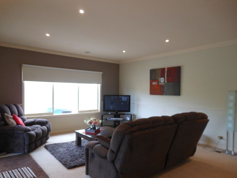 37 Sunningdale Crescent, Cranbourne VIC 3977
