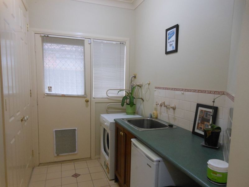 37 Sunningdale Crescent, Cranbourne VIC 3977