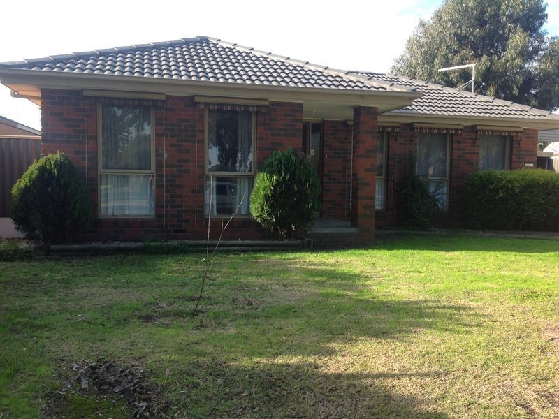 8 Hume Court, Cranbourne VIC 3977