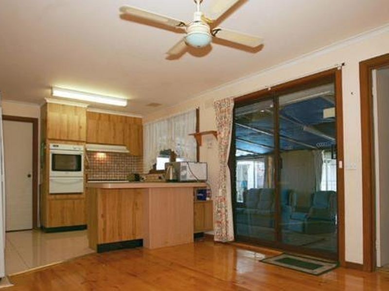 8 Hume Court, Cranbourne VIC 3977