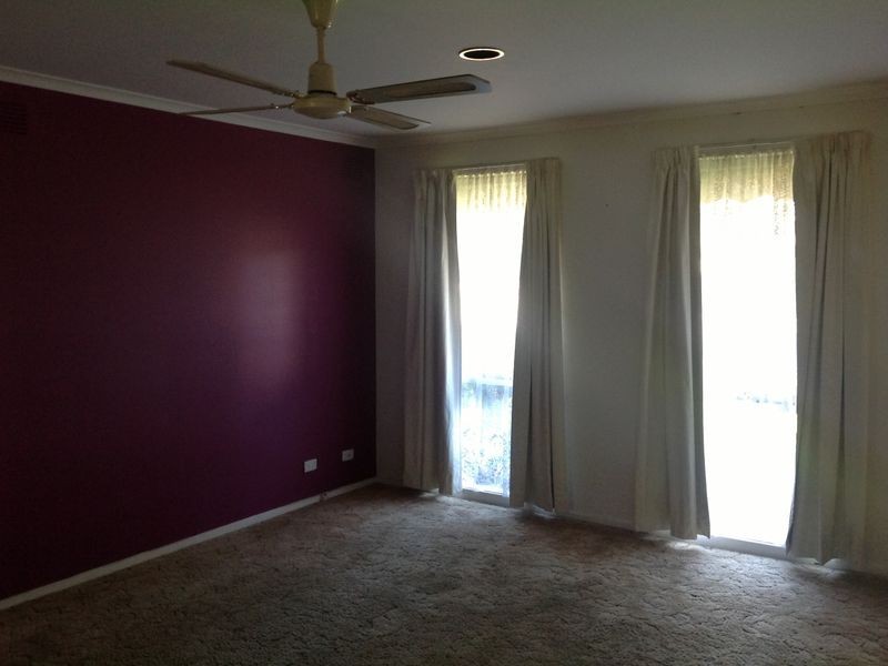 8 Hume Court, Cranbourne VIC 3977