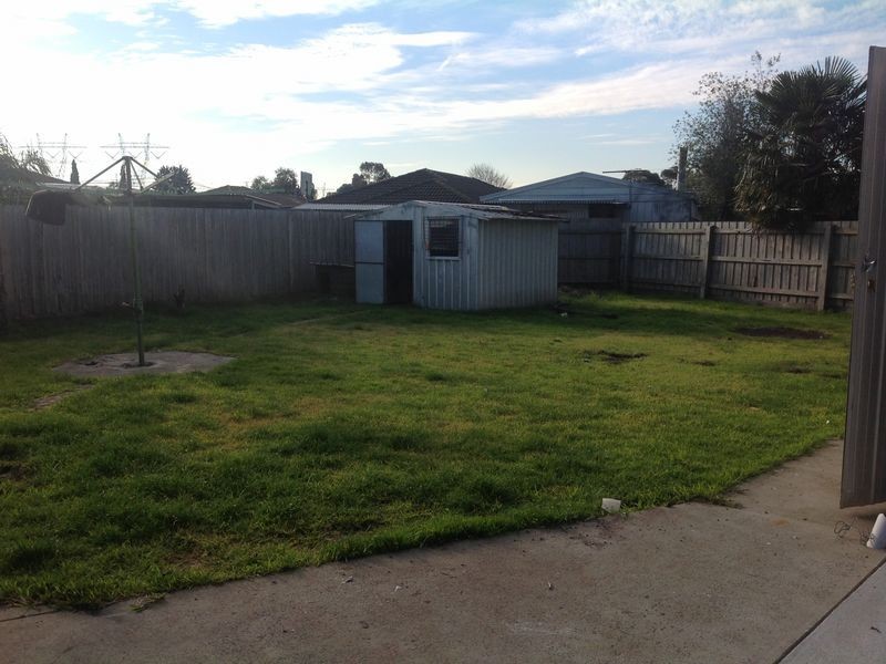 8 Hume Court, Cranbourne VIC 3977