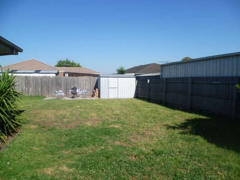 43 Bernborough Ave, Cranbourne VIC 3977