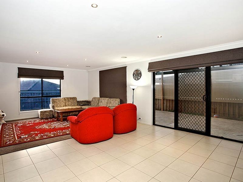 5 Lily Place, Cranbourne VIC 3977