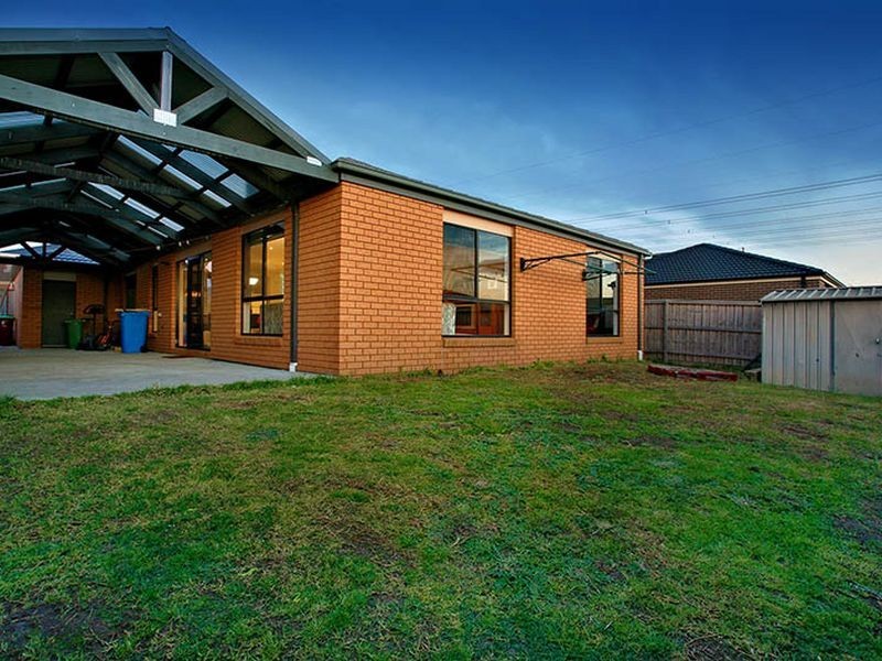 5 Lily Place, Cranbourne VIC 3977