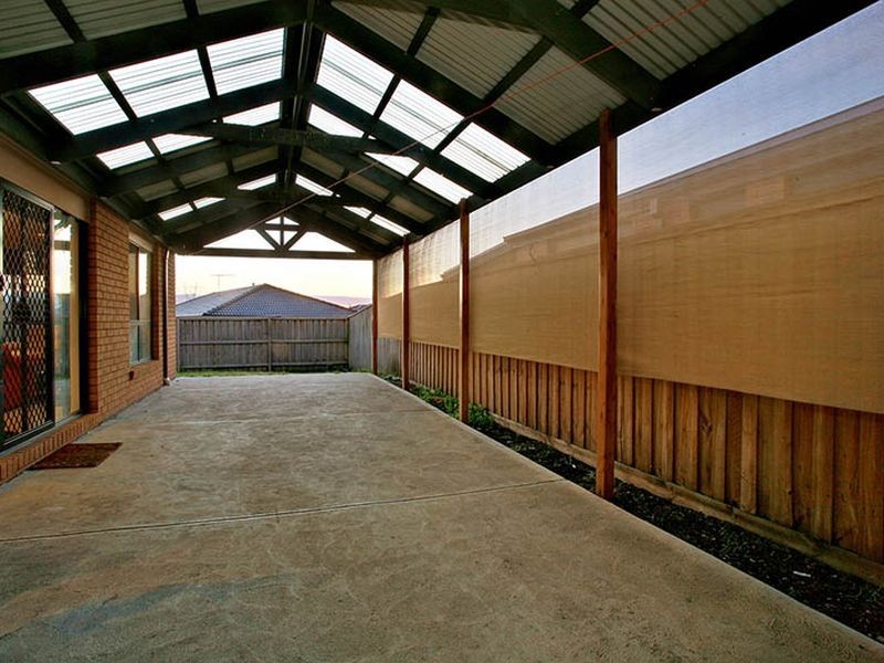 5 Lily Place, Cranbourne VIC 3977