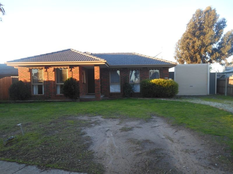 8 Hume Court, Cranbourne VIC 3977