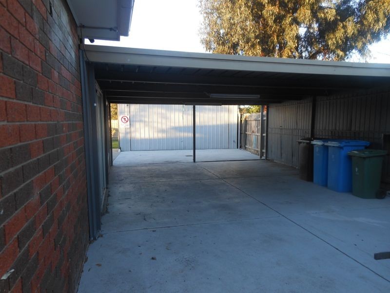 8 Hume Court, Cranbourne VIC 3977
