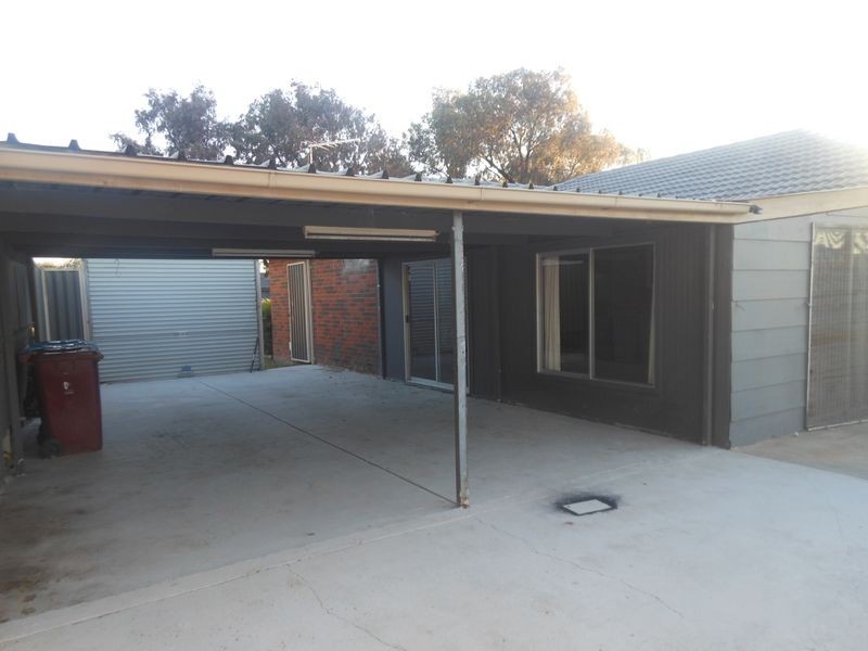 8 Hume Court, Cranbourne VIC 3977