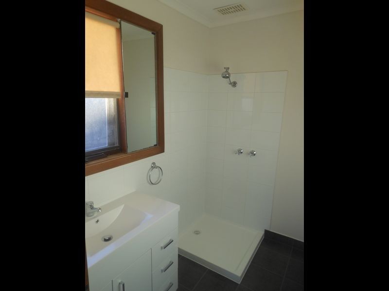 8 Hume Court, Cranbourne VIC 3977