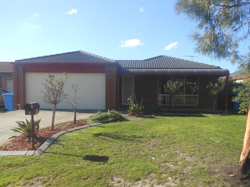 8 Houndsfourth Street, Cranbourne VIC 3977