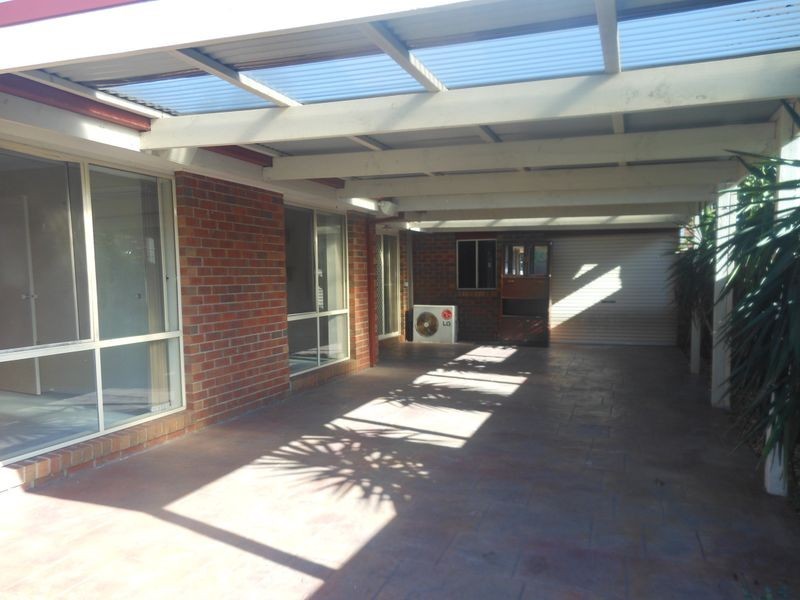 8 Houndsfourth Street, Cranbourne VIC 3977