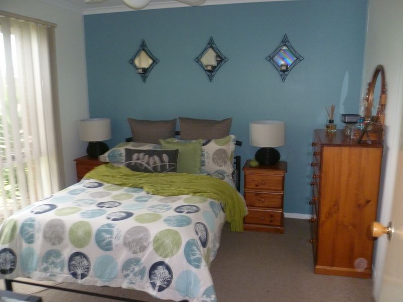 43 Bernborough Ave, Cranbourne VIC 3977