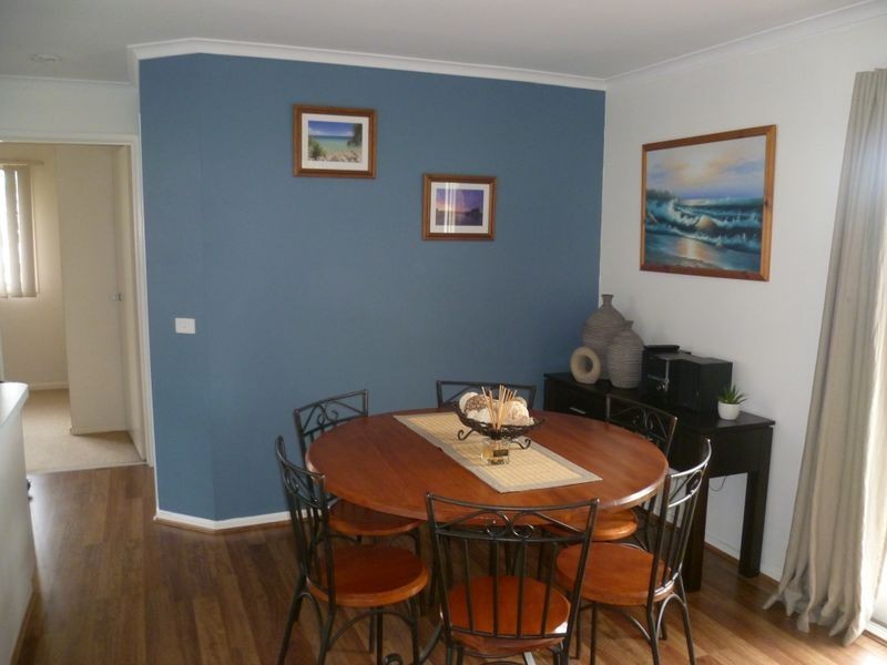 43 Bernborough Ave, Cranbourne VIC 3977