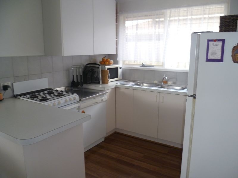 43 Bernborough Ave, Cranbourne VIC 3977