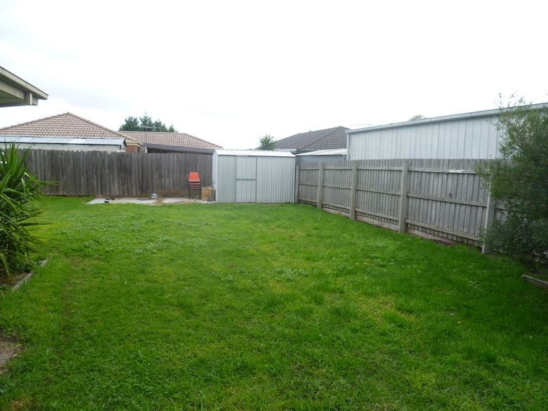 43 Bernborough Ave, Cranbourne VIC 3977