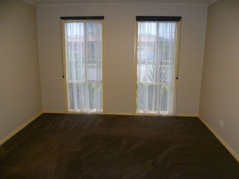 6 Blainroe Crescent, Cranbourne VIC 3977