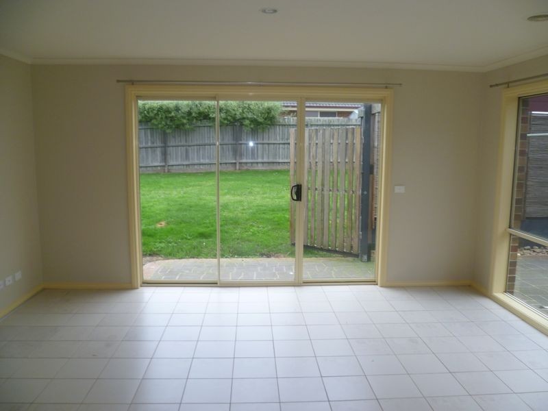 6 Blainroe Crescent, Cranbourne VIC 3977